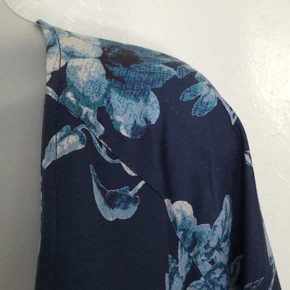 Suzanne Betro Women's Blue Floral Top | 1X - Picture 4 of 7
